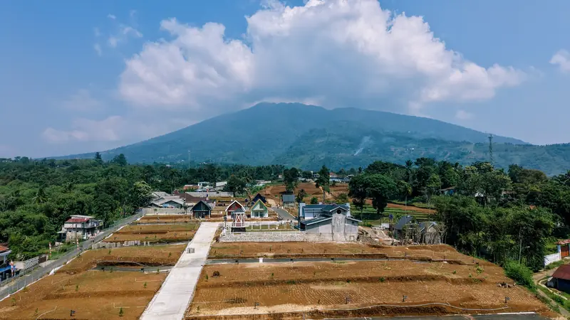 Drone view kawasan Halimun Salak dengan Gunung Salak